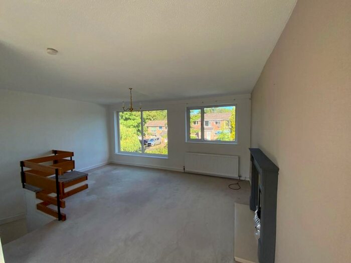 3 Bedroom Town House To Rent In Meadway, Stalybridge, Cheshire, SK15