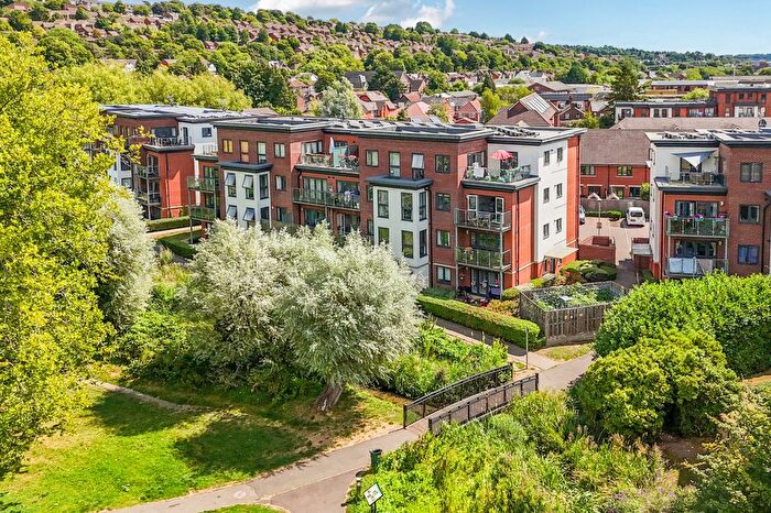 2 Bedroom Flat For Sale In Fitzroy Court, Bartlett Crescent, High Wycombe, HP12