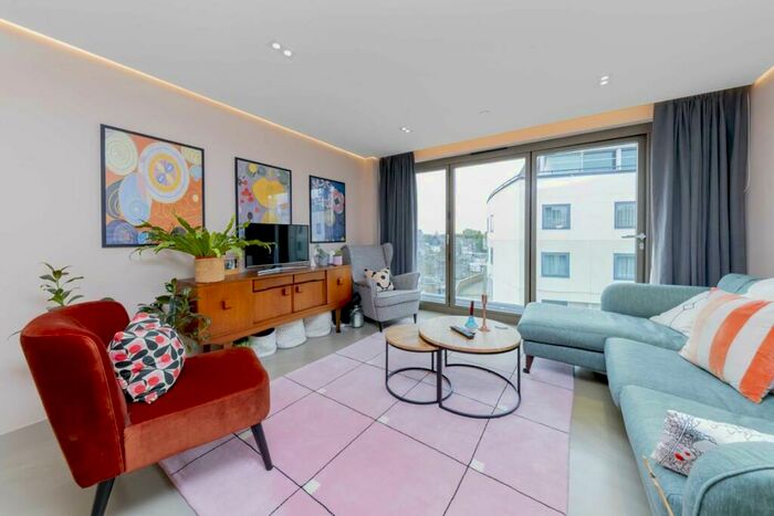 2 Bedroom Flat To Rent In St. Albans Place, Islington, N1