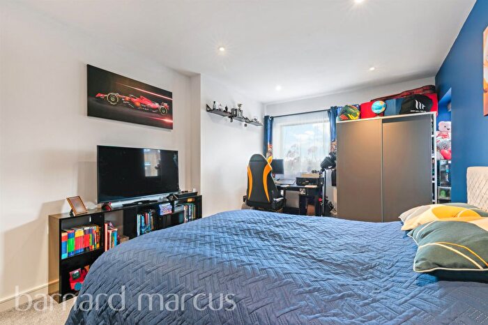 1 Bedroom Flat For Sale In Mollison Drive, Wallington, SM6