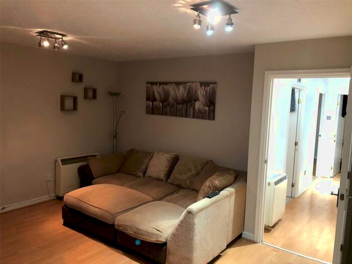 2 Bedroom Apartment To Rent In Gerddi Margaret, Barry, Vale Of Glamorgan, CF62