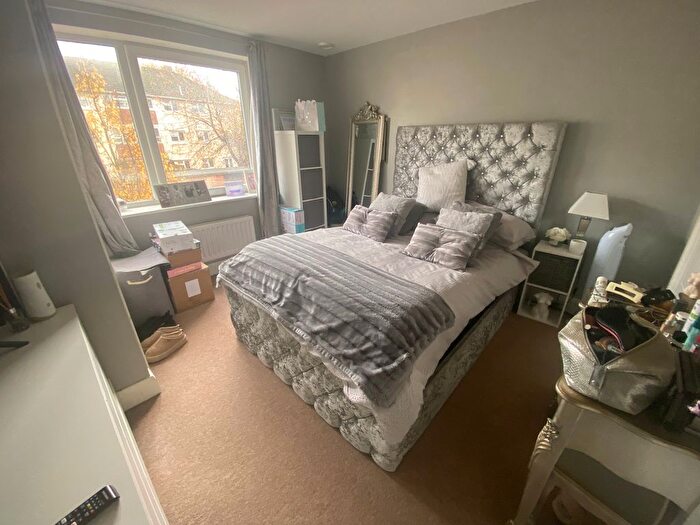 2 Bedroom Flat For Sale In Cumbrian Way, Southampton, SO16