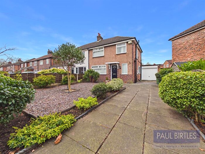 3 Bedroom Semi Detached House For Sale In Hayeswater Road, Davyhulme, Trafford, M41