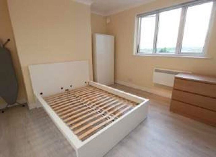 1 Bedroom Apartment To Rent In High Road, London, N20