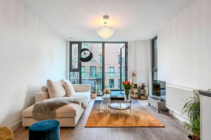 2 Bedroom Flat To Rent In Willowbrook House, Finsbury Park, London, N4