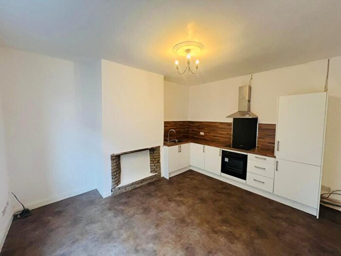 2 Bedroom House To Rent In Thackray Street, Halifax, HX2