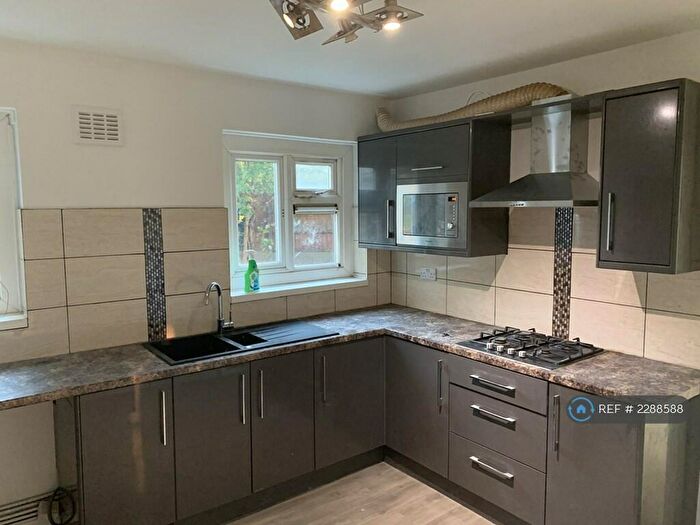 2 Bedroom Flat To Rent In Chingford Lane, Woodford Green, IG8