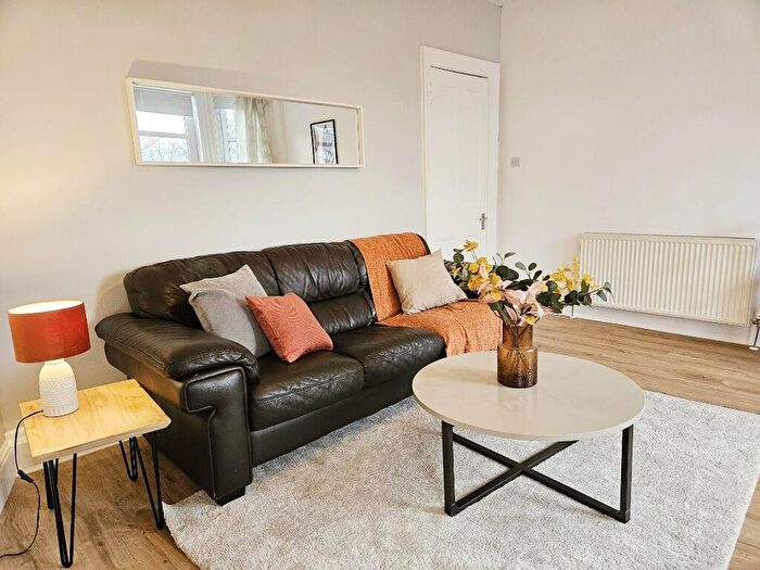 2 Bedroom Flat To Rent In Lenzie Street, Springburn, Glasgow, G21