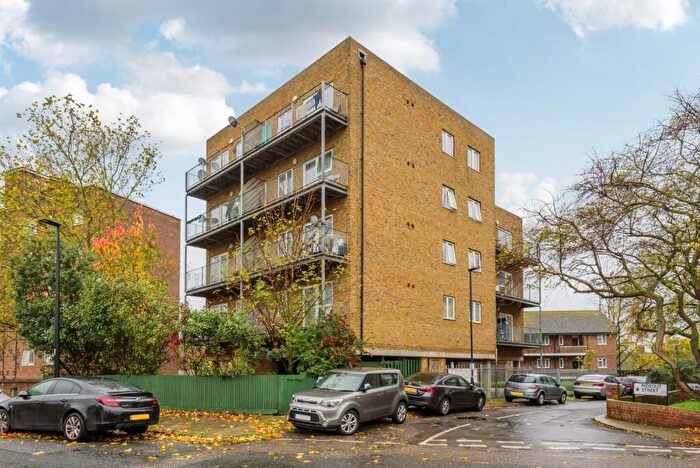 2 Bedroom Flat To Rent In Frances Street London, SE18