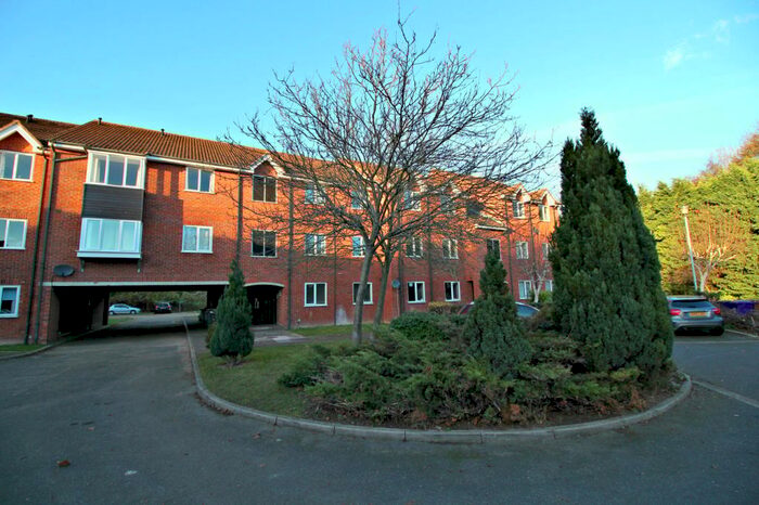 1 Bedroom Flat To Rent In Millstream Close, Hitchin, SG4