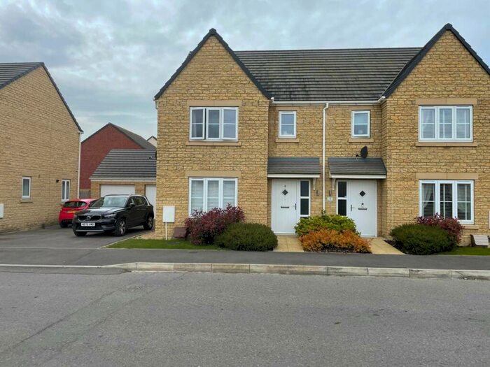 3 Bedroom Semi-Detached House To Rent In Mary Ellis Way, Witney, OX29
