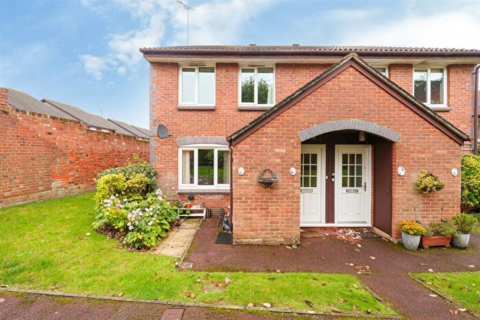 1 Bedroom Retirement Property For Sale In Acorn Drive, Wokingham, Berkshire, RG40