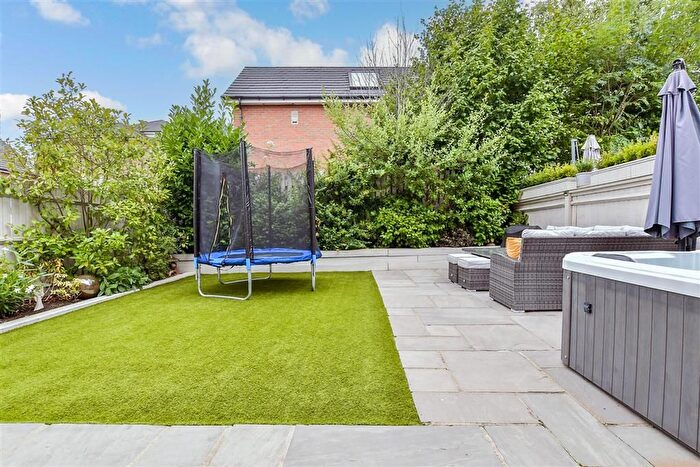 4 Bedroom Detached House For Sale In Smith Way, Headcorn, Kent, TN27