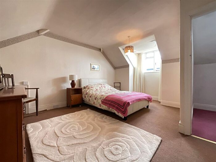 3 Bedroom Property For Sale In Newlands Avenue, Scarborough, YO12