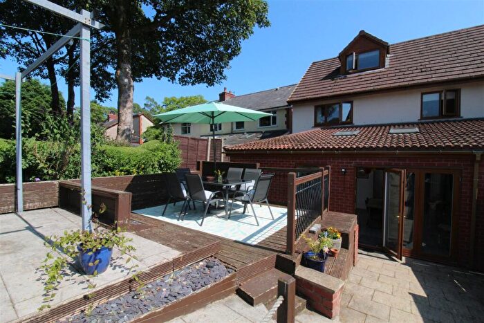 4 Bedroom Semi-Detached House For Sale In Brownlow Road, Horwich, Bolton, BL6