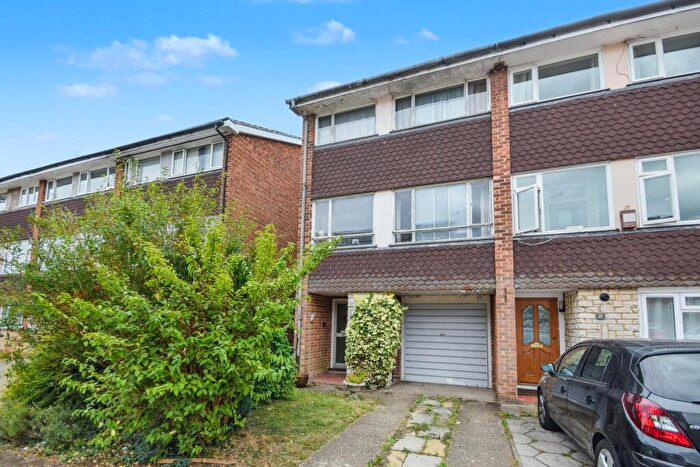 3 Bedroom Town House For Sale In Dollis Drive, Farnham, GU9