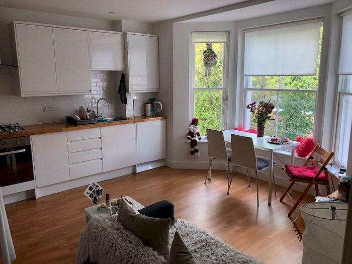 1 Bedroom Flat To Rent In The Broadway, Haywards Heath, RH16