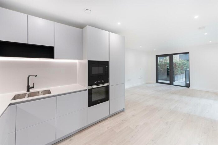 2 Bedroom Apartment To Rent In Anax Street, London, N4