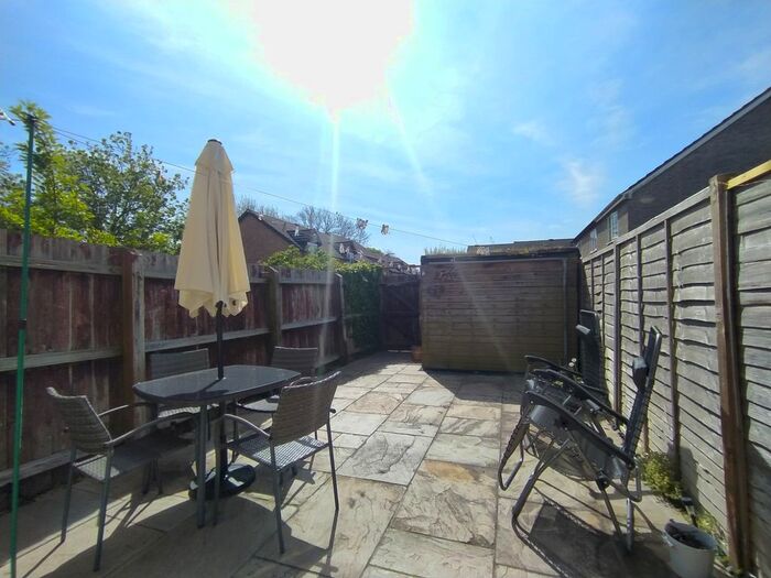 2 Bedroom Property To Rent In Briar Close, Frome, BA11