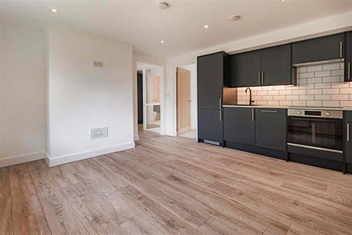 2 Bedroom Flat To Rent In Western Avenue, Epping, CM16