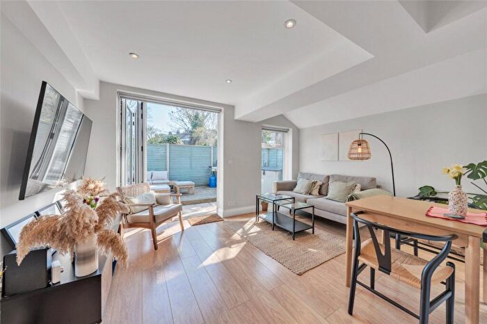 2 Bedroom Apartment For Sale In Ariel Road, London, NW6