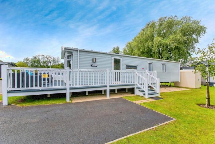 3 Bedroom Park Home For Sale In Sleaford Road, Tattershall, Lincoln, LN4