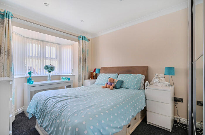 2 Bedroom Bungalow For Sale In The Deanes, Tiverton, Devon, EX16