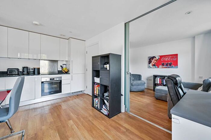 2 Bedroom Flat For Sale In West Carriage House, Woolwich Riverside, London, SE18