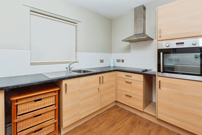 2 Bedroom Apartment For Sale In Ock Street, Abingdon, OX14