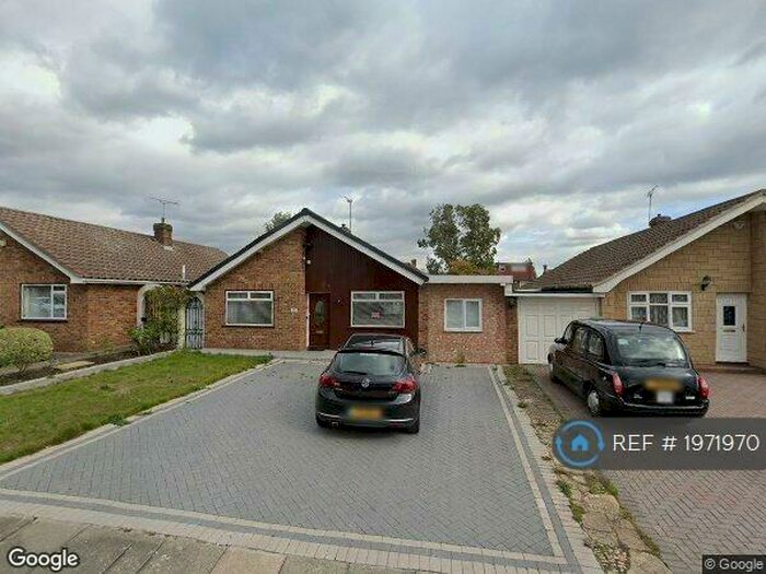 4 Bedroom Bungalow To Rent In Oakley Park, Bexley, DA5