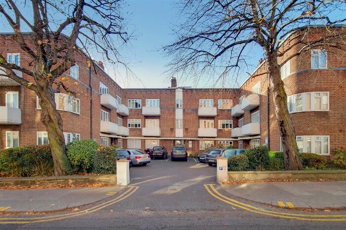 2 Bedroom Flat For Sale In Courtleigh, Bridge Lane, Temple Fortune, NW11