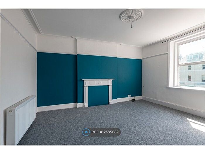 2 Bedroom Flat To Rent In Sandringham Court - Rent To Buy, Broadstairs, CT10