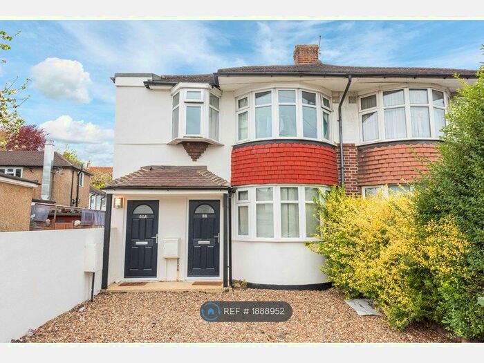 2 Bedroom Maisonette To Rent In Rydens Grove, Surrey, KT12