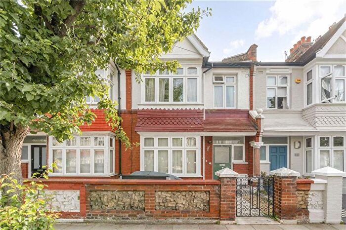 3 Bedroom Flat To Rent In Rannoch Road, London, W6