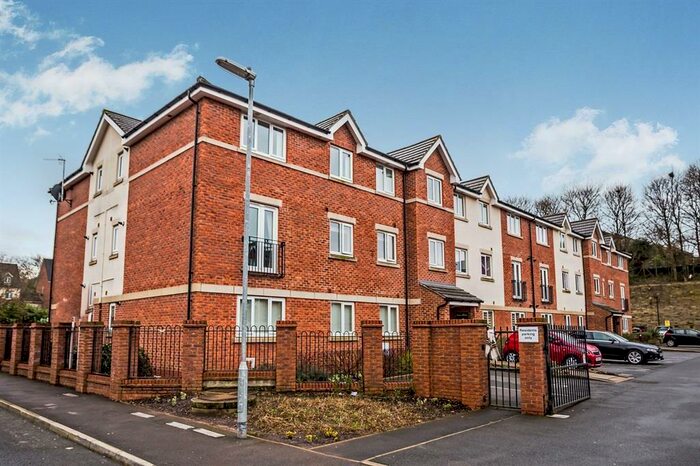 2 Bedroom Apartment To Rent In Blackthorn Drive, Huddersfield, HD3