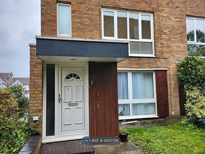 2 Bedroom Maisonette To Rent In Leyburn Gardens, Croydon, CR0