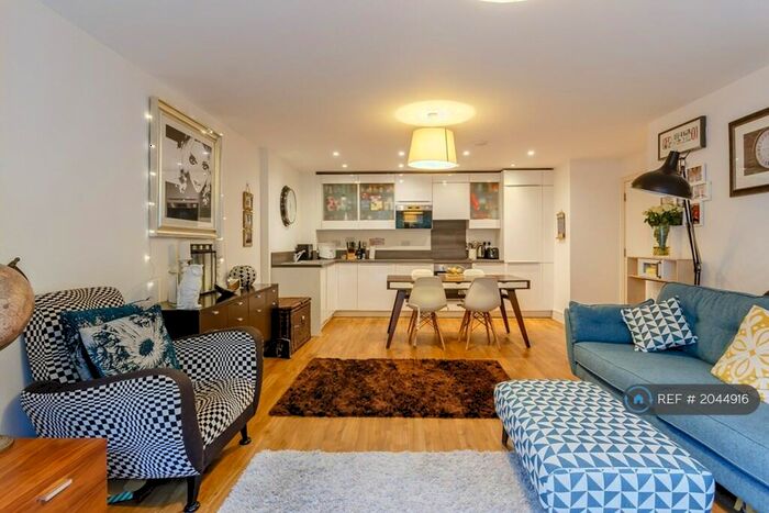 2 Bedroom Flat To Rent In Marlow Court, London, SE8