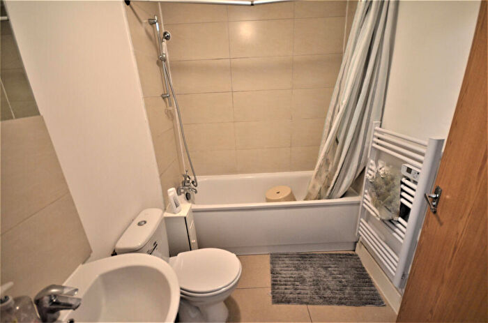 2 Bedroom Flat To Rent In Barkingside, IG6