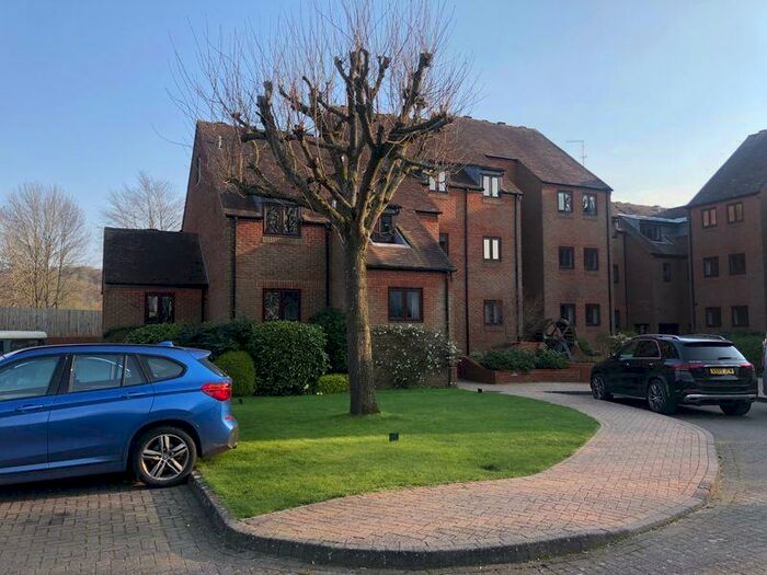 2 Bedroom Flat To Rent In Marlow Riverside - Stunning Views, SL7