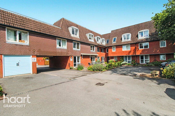1 Bedroom Apartment For Sale In Wey Hill, Haslemere, GU27