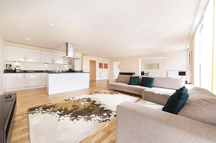 3 Bedroom Property To Rent In Contessa Court, Tiller Road, Canary Wharf, London, E14