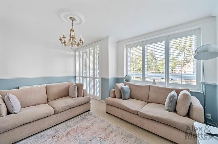 1 Bedroom Flat For Sale In Eveline Lowe Estate, Bermondsey, SE16