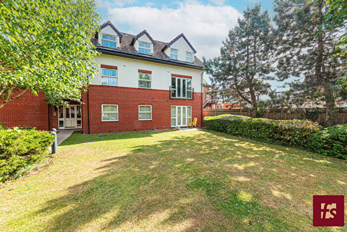 2 Bedroom Apartment To Rent In Pinewood Avenue, Crowthorne, Berkshire, RG45
