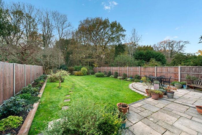 3 Bedroom Detached House For Sale In Heathside, Esher, KT10