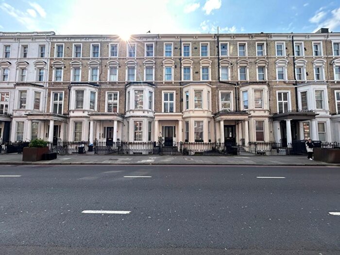 2 Bedroom Flat To Rent In Warwick Road, London, SW5