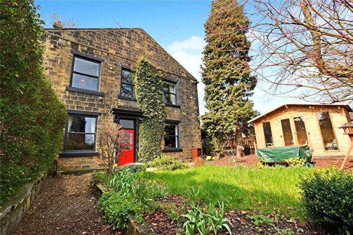 3 Bedroom Terraced House For Sale In Upper Town Street, Bramley, Leeds, LS13