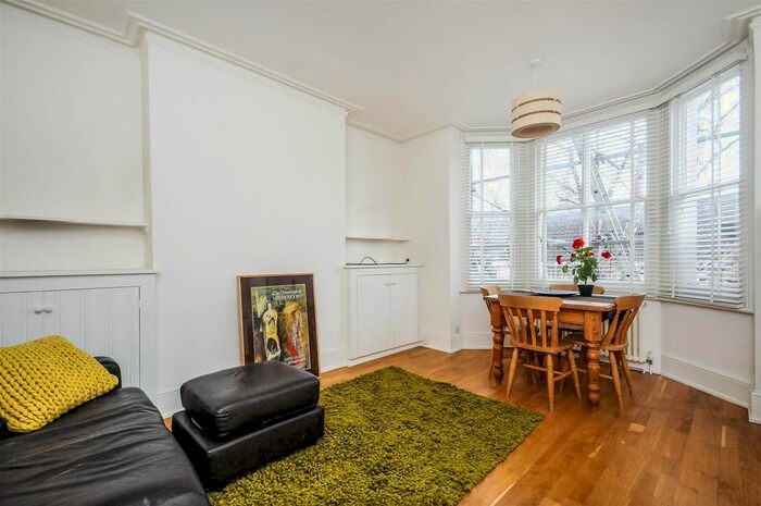 3 Bedroom Flat To Rent In Burstock Road, London, SW15