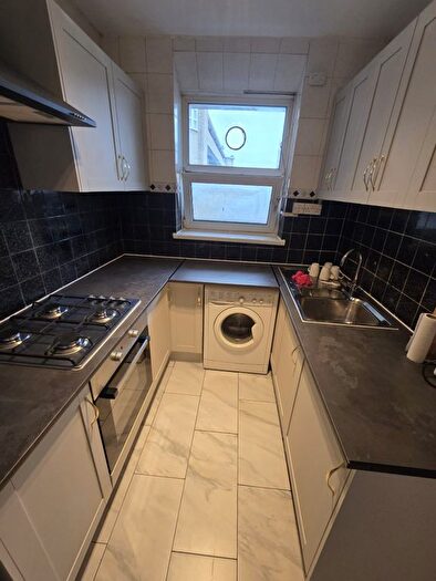 3 Bedroom Flat To Rent In Bed Flat To Let, E1