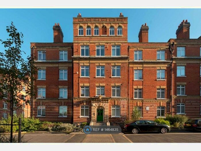 2 Bedroom Flat To Rent In Block F, London, SE24