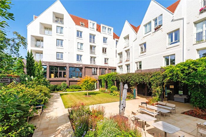 1 Bedroom Apartment For Sale In Leyton Road, Harpenden, Hertfordshire, AL5